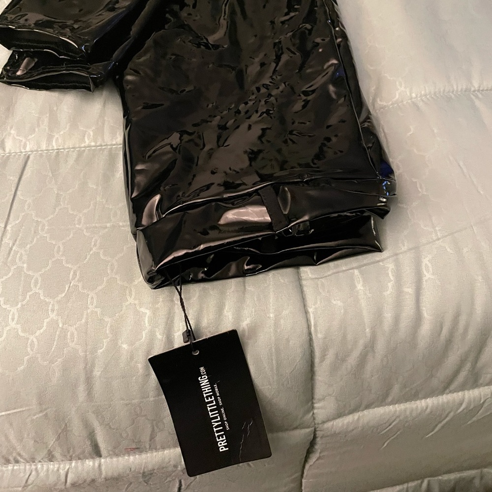 Pretty little thing skinny pencil pants. Shiny black.